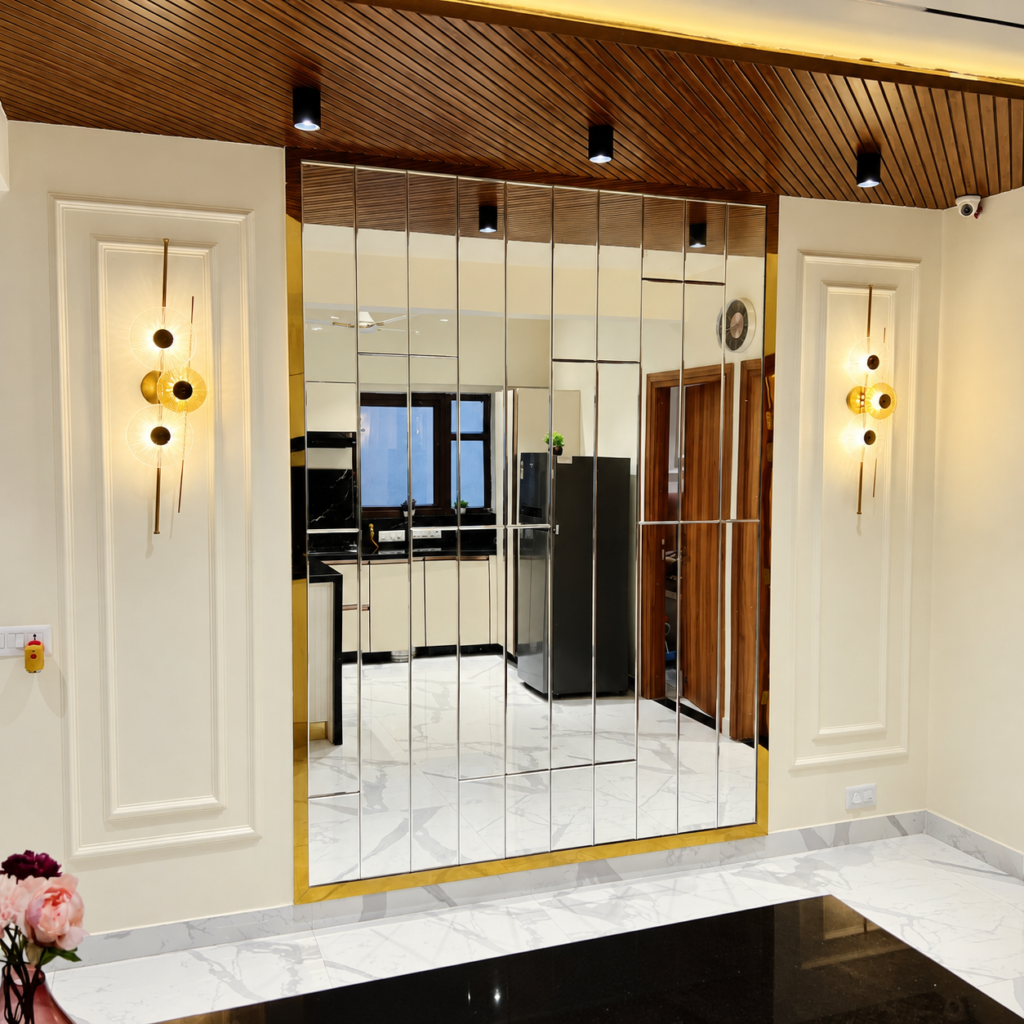 Entryway with mirrored wall wood ceiling, Vrindavan Yojna, Lucknow