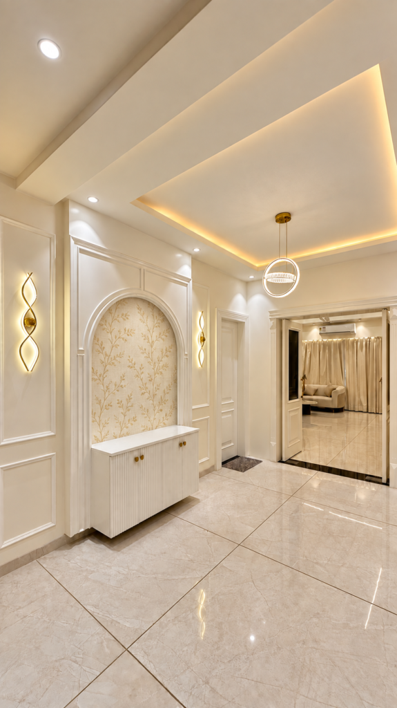 Hallway with arched console wall, Sarojini Nagar, Lucknow